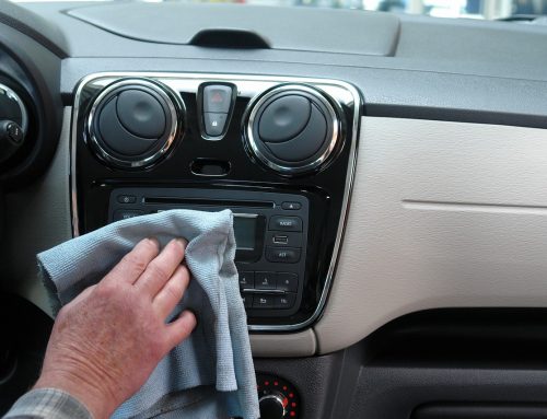 Críticamente vistazo comerciante Cómo limpiar el cinturón de seguridad de tu coche en 6 sencillos pasos